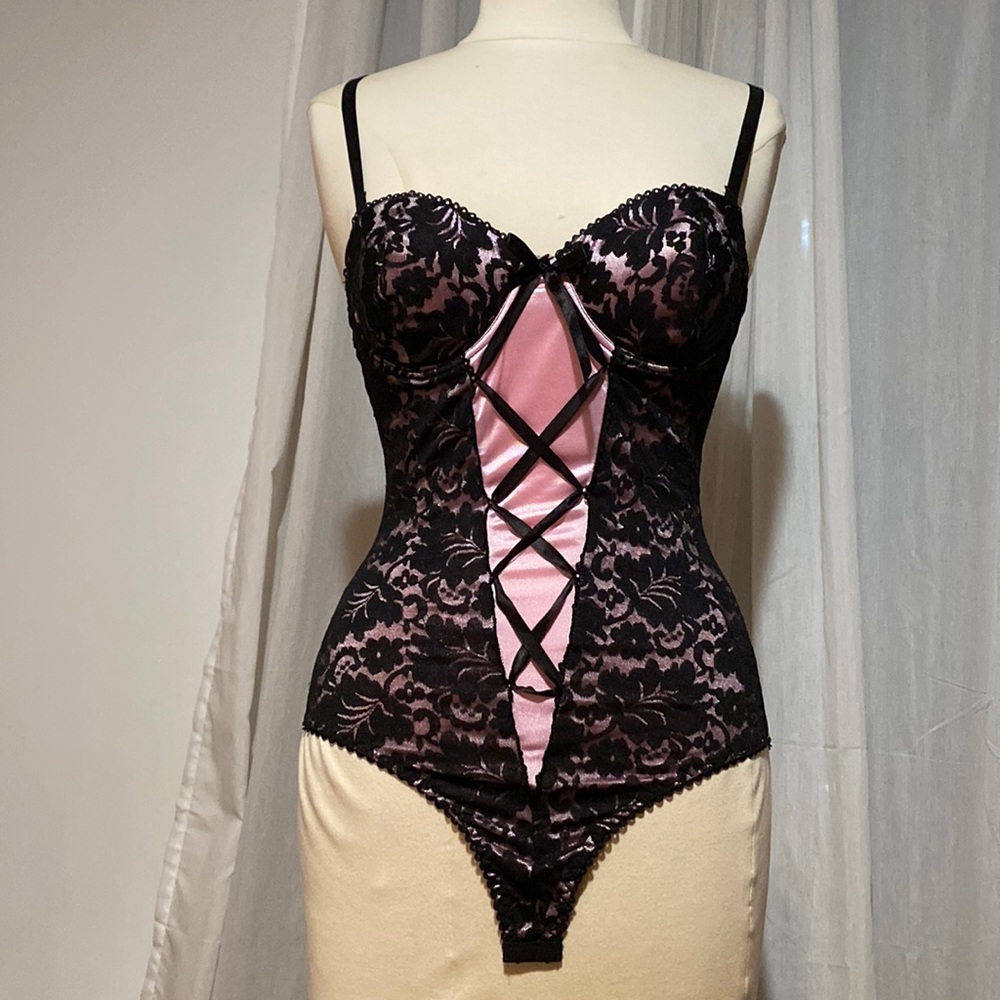 Lace body suit / corset detail